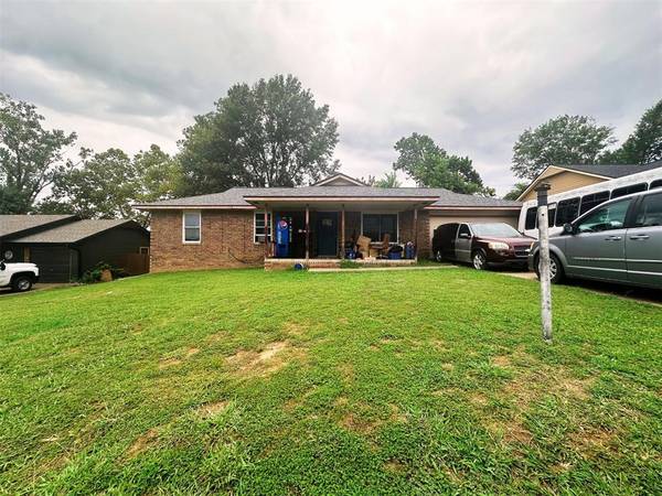 121 N Meigs ST, Fort Gibson, OK 74434