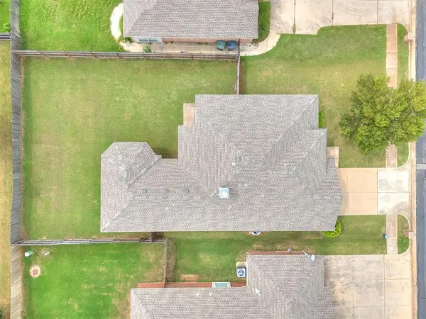 1824 WOODY LN, Edmond, OK 73003