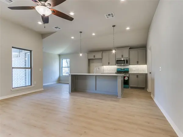 10305 Saint Patrick DR, Midwest City, OK 73130