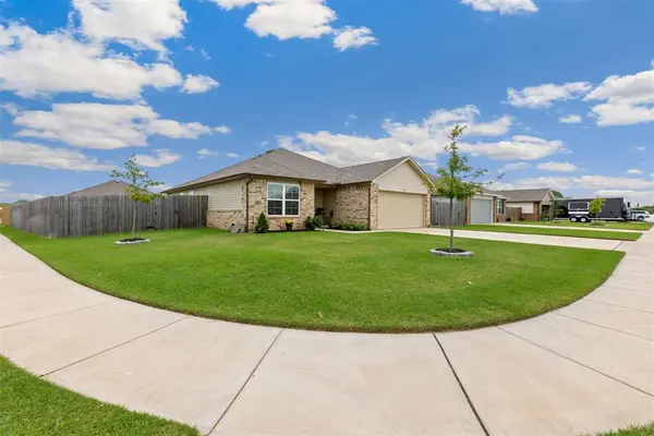 1029 S Appaloosa LN, Mustang, OK 73064