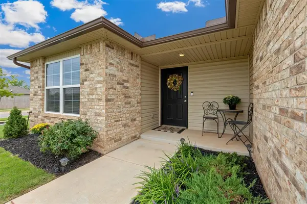 1029 S Appaloosa LN, Mustang, OK 73064