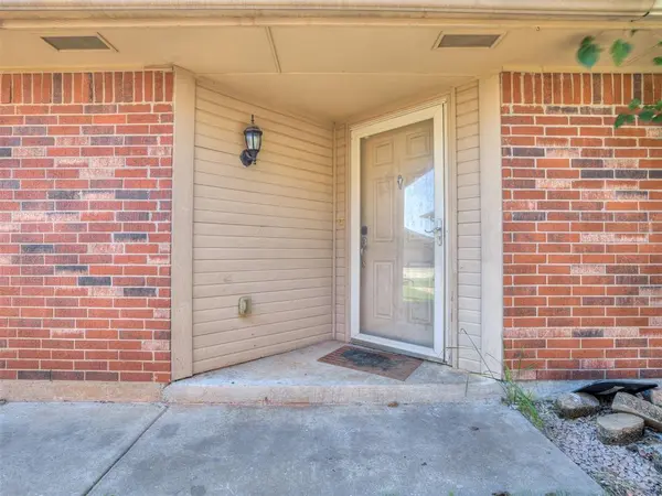 12325 SW 6 ST, Yukon, OK 73099
