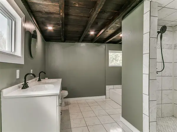 2705 Valley DR, Choctaw, OK 73020