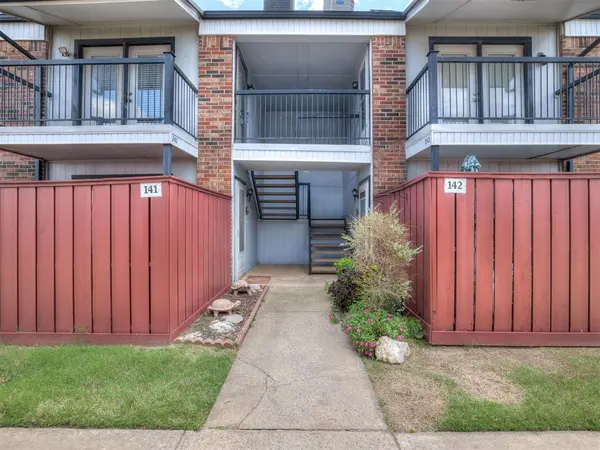 3003 River Oaks DR #241, Norman, OK 73072