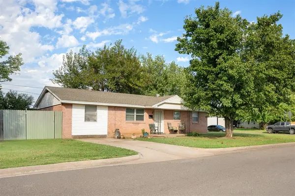 901 NW 14th ST, Moore, OK 73160