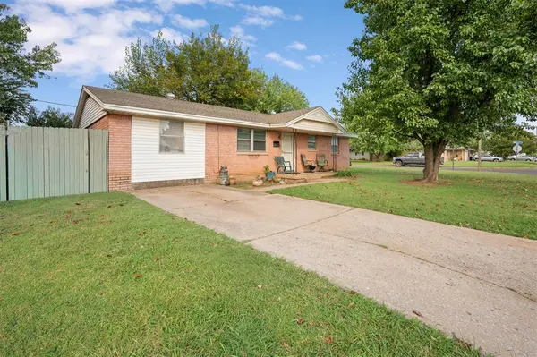 901 NW 14th ST, Moore, OK 73160