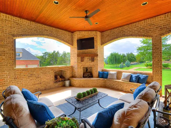 22057 Water Oak CIR, Edmond, OK 73012