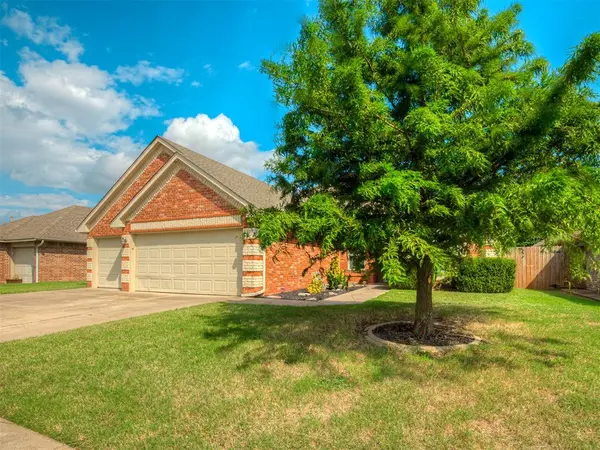 708 Garrison LN, Yukon, OK 73099