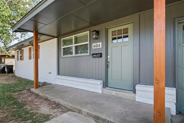 604 SW 12th ST, Moore, OK 73160