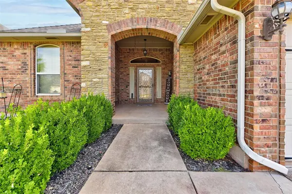 1336 Brice DR, Moore, OK 73160