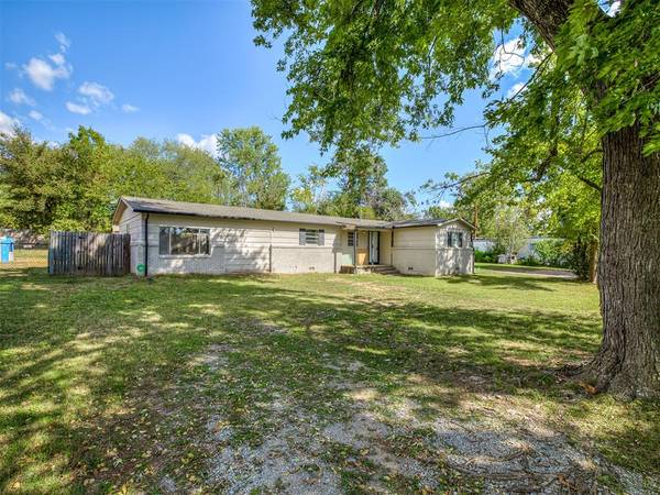 1025 W Fox ST, Tahlequah, OK 74464