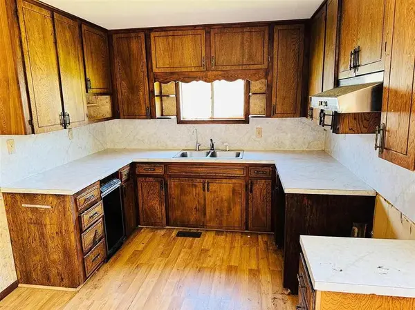 1208 Holly ST, Perry, OK 73077