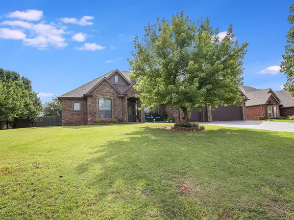100 S Nelson DR, Mustang, OK 73064