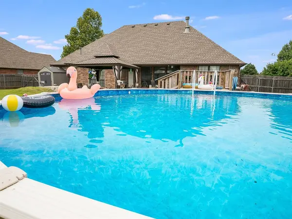 100 S Nelson DR, Mustang, OK 73064