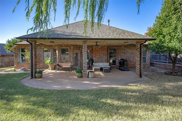 2636 SE 7th ST, Moore, OK 73160