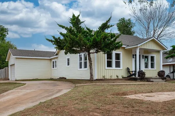 928 S 2nd ST, Chickasha, OK 73018