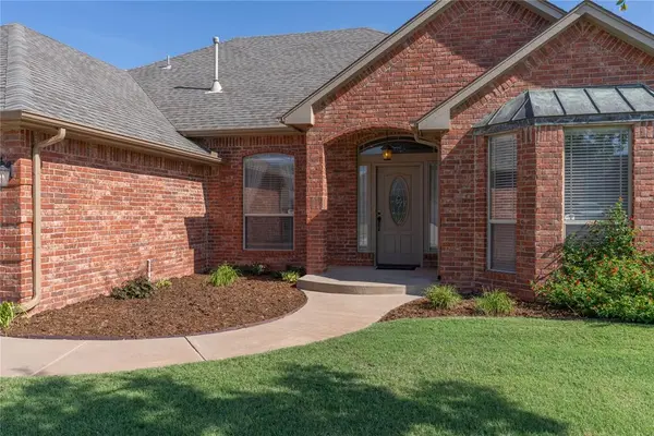 333 E Mobile TER, Mustang, OK 73064