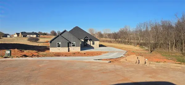 2446 Canyon CIR, Blanchard, OK 73010