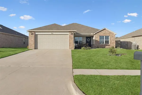1933 W Antler WAY, Mustang, OK 73064