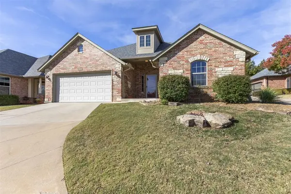3901 Cottage LN, Edmond, OK 73013