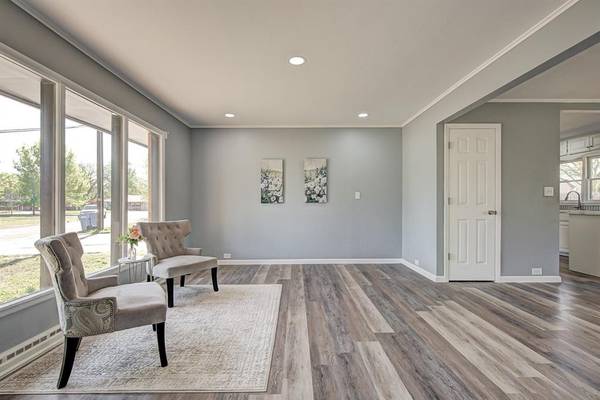 2906 W Broadway AVE, Enid, OK 73703