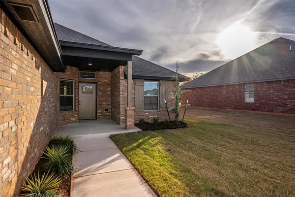 2024 W Crossbow WAY, Mustang, OK 73064