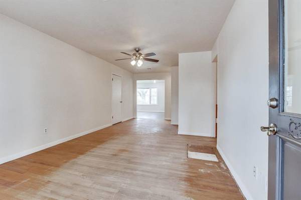 5345 NW 44th ST, Warr Acres, OK 73122