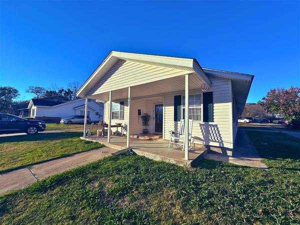 802 W Gentry AVE, Henryetta, OK 74437