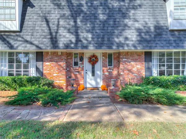 25 S Trail Ridge RD, Edmond, OK 73012