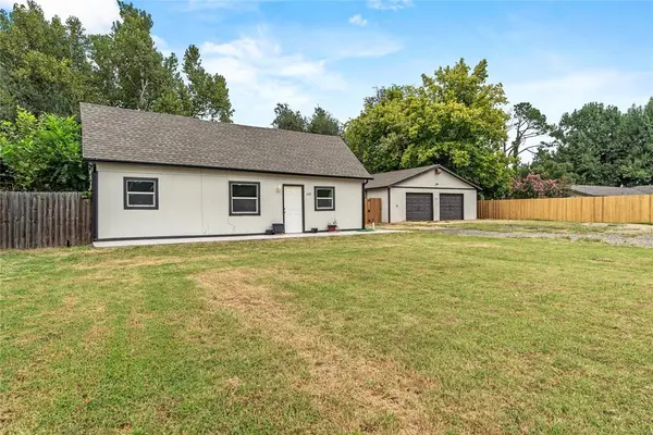 223 E Juniper LN, Mustang, OK 73064
