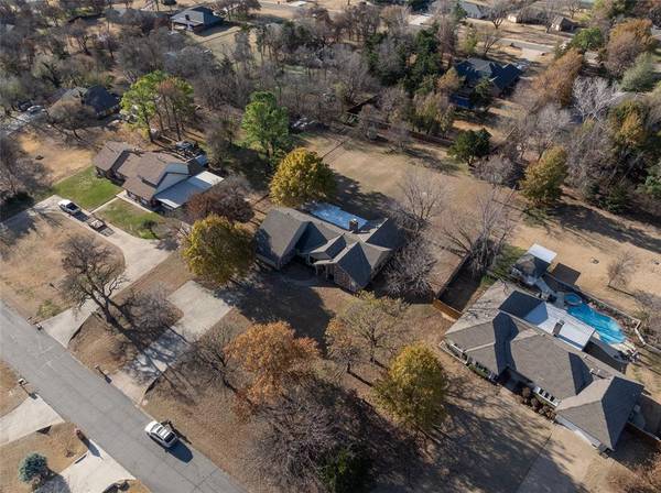 5305 Bonney DR, Edmond, OK 73034