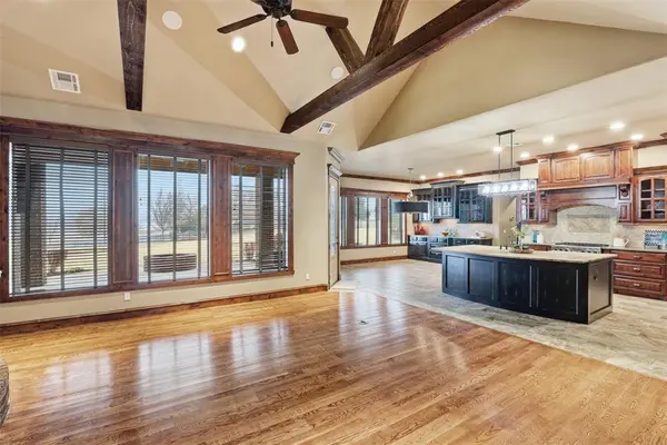 22087 Black Walnut CIR, Edmond, OK 73012