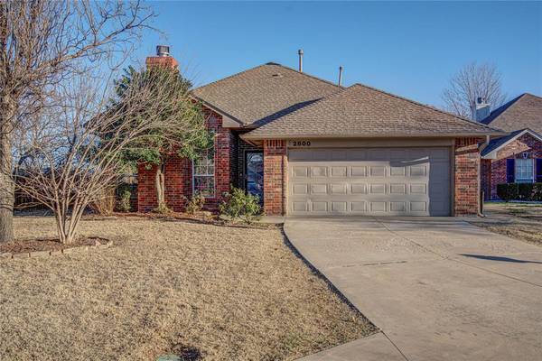 2800 Clearwater CIR, Edmond, OK 73003