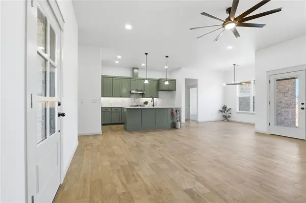 1200 Cedar CIR, Harrah, OK 73045