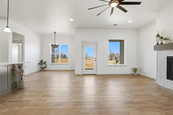 1200 Cedar CIR, Harrah, OK 73045