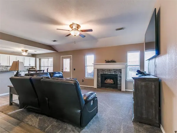 112 Woodgate DR, Yukon, OK 73099