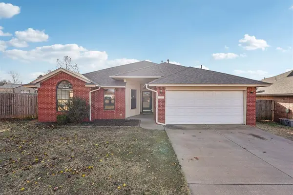 304 Cherokee CT, Blanchard, OK 73010