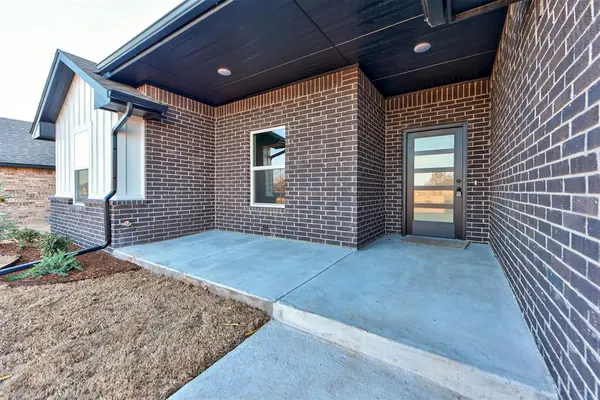 2004 W Flintlock WAY, Mustang, OK 73064