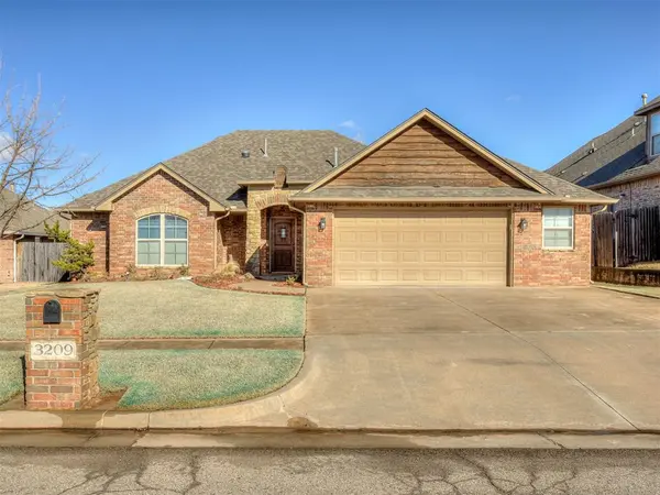 3209 SE 33rd ST, Moore, OK 73160