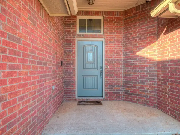 2817 Kathleens Crossing, Yukon, OK 73099