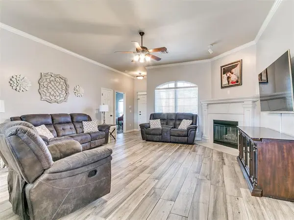 1905 Breakers West BLVD, Yukon, OK 73128
