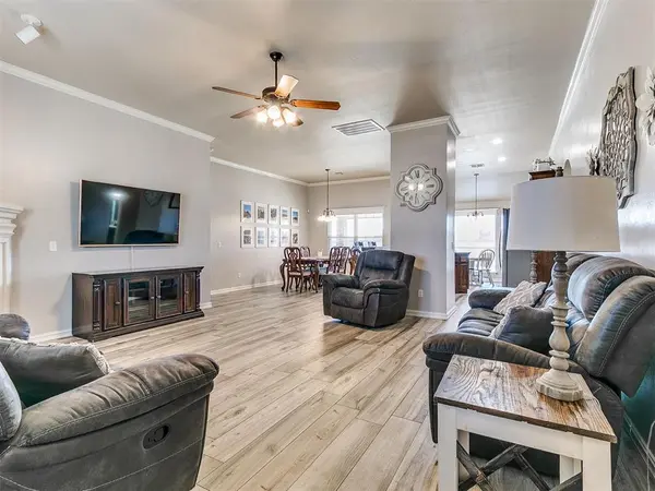 1905 Breakers West BLVD, Yukon, OK 73128