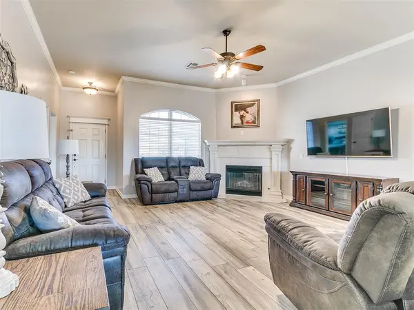 1905 Breakers West BLVD, Yukon, OK 73128