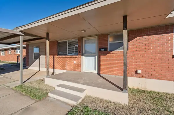 753 SW 4th PL, Moore, OK 73160