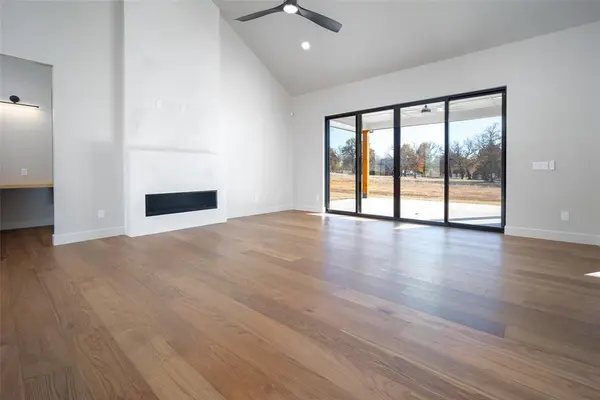 160 Meadow Lark LN, Blanchard, OK 73010