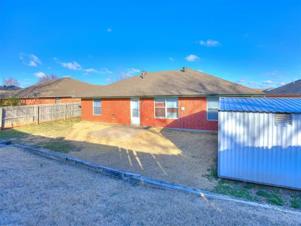 1124 NE 8th ST, Moore, OK 73160