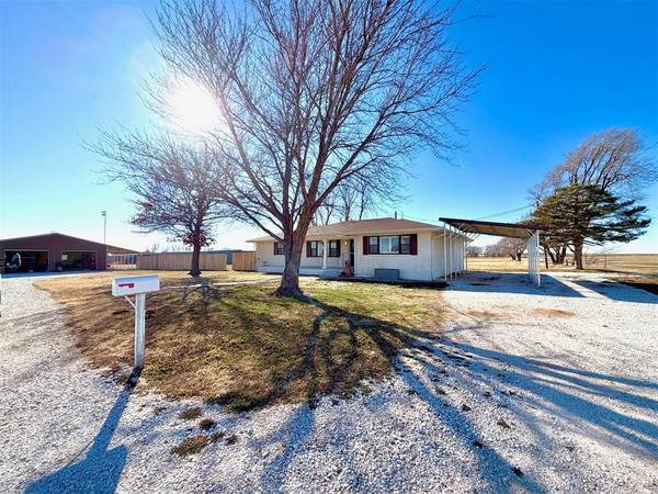 615 W County Line RD,  Seiling,  OK 73663