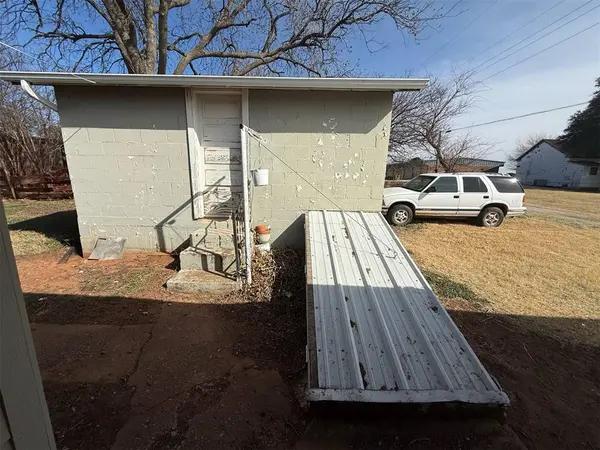 707 S Main ST, Grandfield, OK 73546
