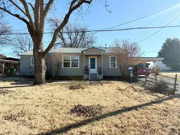 707 S Main ST, Grandfield, OK 73546