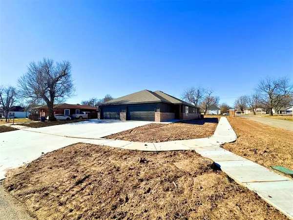 1402 S Jensen AVE, El Reno, OK 73036